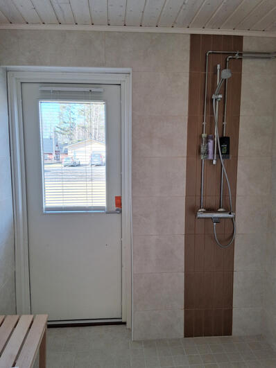 Shower (+2 WC)